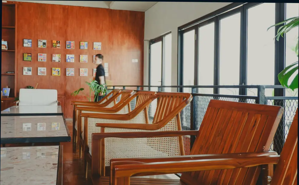 Ruang coworking di Canggu, Bali, tempat para freelancer membangun bisnis global mereka.